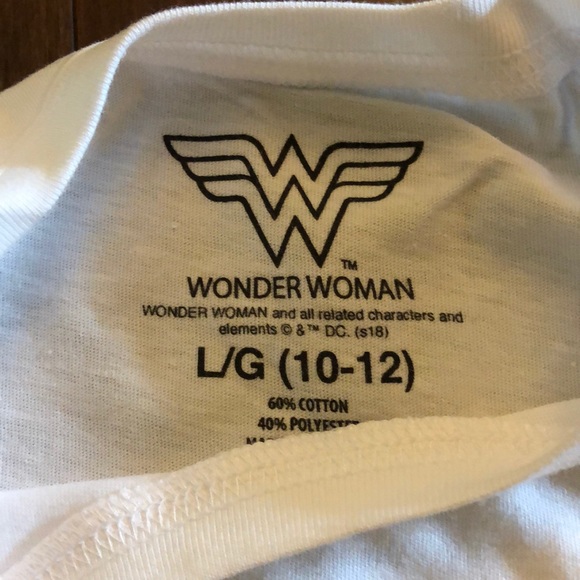 Wonder Woman - Picture 2 of 3